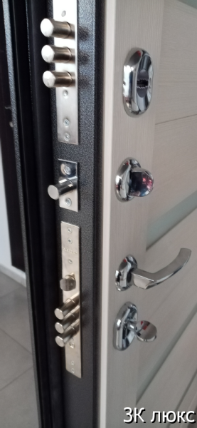 Дверь .  металл СТРАЖ 3К Люкс-2 860*2050*90 лев Антик серебро/ лиственница беленая  минплита