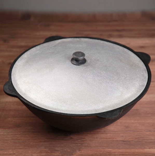 Казан чугунный 12л. с крышкой алюм., плоское дно, Узбекистан