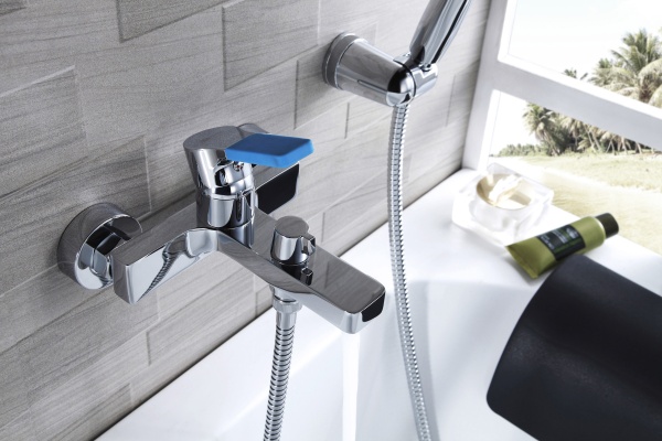 Смеситель ванна Лемарк Аура LM0614C с коротким изливом